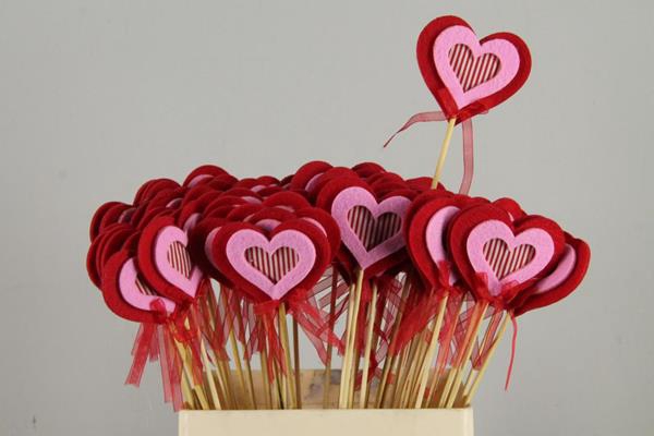 <h4>Stick Heart Felt Red Striped</h4>