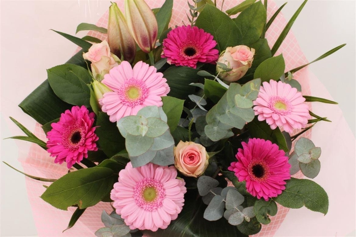 <h4>BOEKET HAND TIED ROZE LILA</h4>