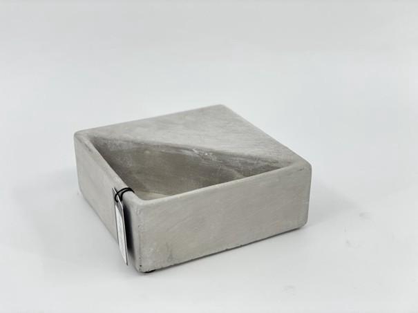<h4>PLANT. CEMENT 15*15*6</h4>