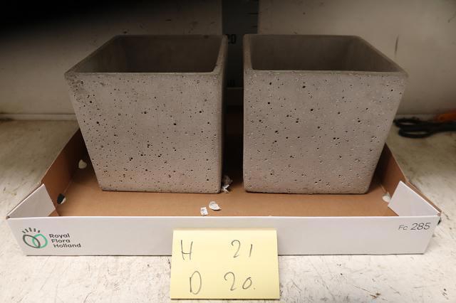 <h4>HUIS EN TUINDECO H%</h4>