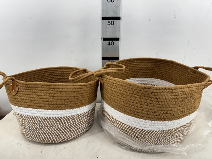 <h4>HUIS EN TUINDECO H%</h4>