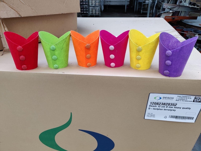<h4>Vilten pot met geruite vilt buttons, 1 kleur per doos</h4>