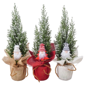 PTK25130 Ellwoodii met sneeuw in jute mix met decoratie