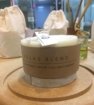 <h4>VELA DESMOLDADA CIMENTO CINZA - VERBENA</h4>