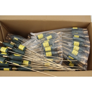 Pick champagne bottle h13,5x4cm+50cm stick green