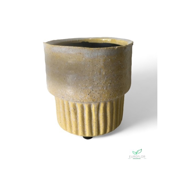 <h4>CERAMIC PLANTER</h4>
