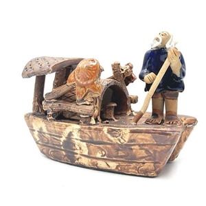 Chinese man on boat, height 9cm, box 3 or 7 pcs.