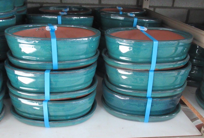 <h4>Bonsai pot oval glazed green, with plate ( 27x21x8)</h4>