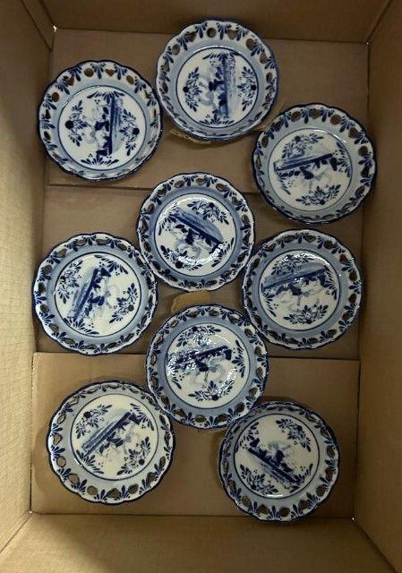 <h4>ROOTLESS Echeveria, Dutch Delft Blue bowl</h4>