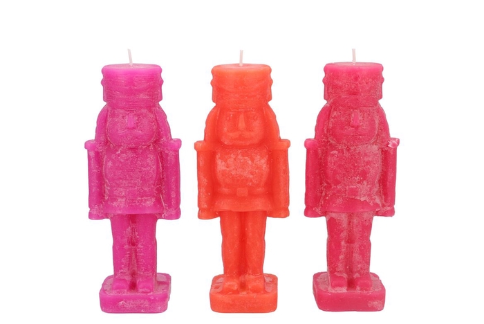 <h4>Frosty Nutcracker Fuchsia Mix Candle 6x6x16cm</h4>