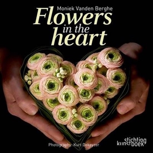 BOEK FLOWERS IN THE HEART - MONIEK 