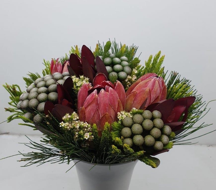 Bqt - Easter Bouquet White 3Protea (p/bnch)
