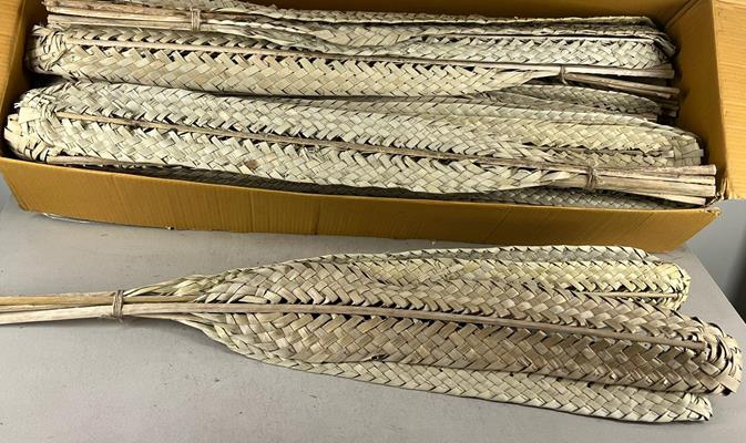 <h4>Df Palm Boat Leaf 110cm Nat.</h4>
