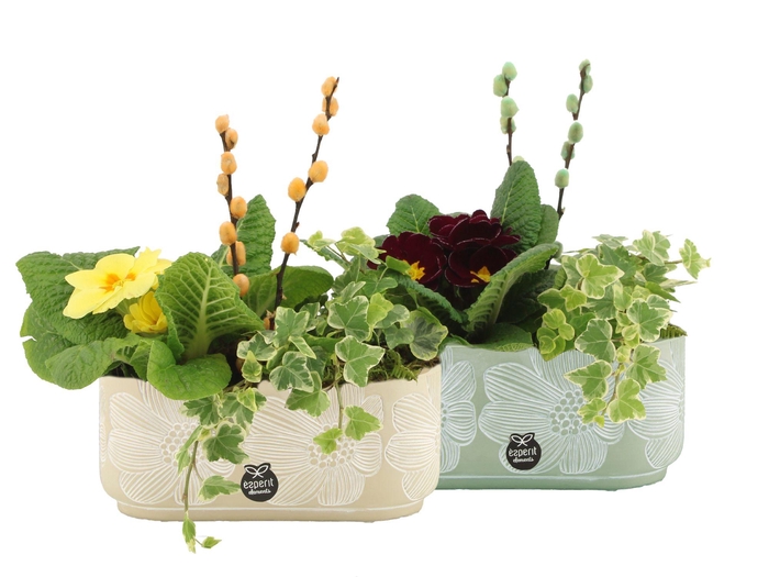 <h4>11678: Outdoor spring arrangement</h4>