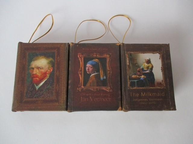<h4>Books Hanging 9,5x7cm Painting</h4>