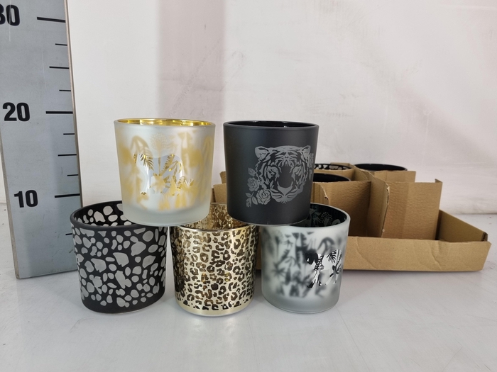 <h4>HUIS EN TUINDECO H%</h4>