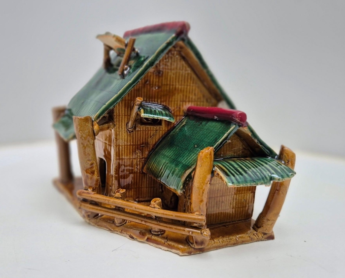 <h4>Chinese house ( glazed, two colours), height 18 cm, box 1 pcs.</h4>