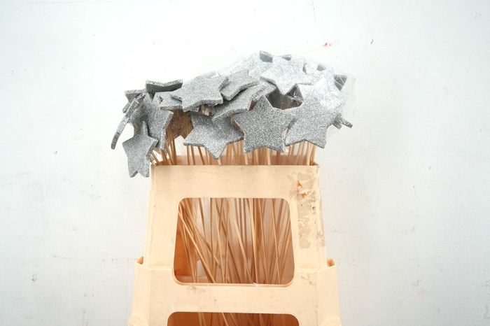 <h4>Pick glitter star foam d.7cm+50cm stick silver</h4>