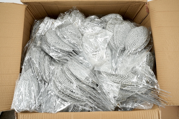 <h4>Pick Leaf glitter open 14x6cm+10cm wire silver 25pce/bag</h4>