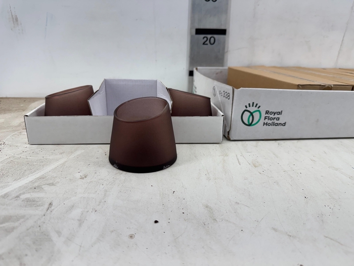 <h4>HUIS EN TUINDECO H%</h4>