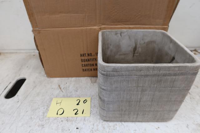 <h4>HUIS EN TUINDECO H%</h4>