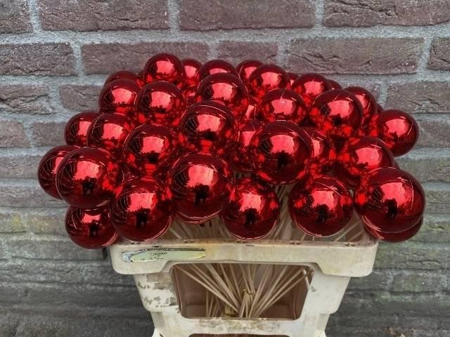 <h4>KUGEL AUF STAB H% ROT GLANZ</h4>