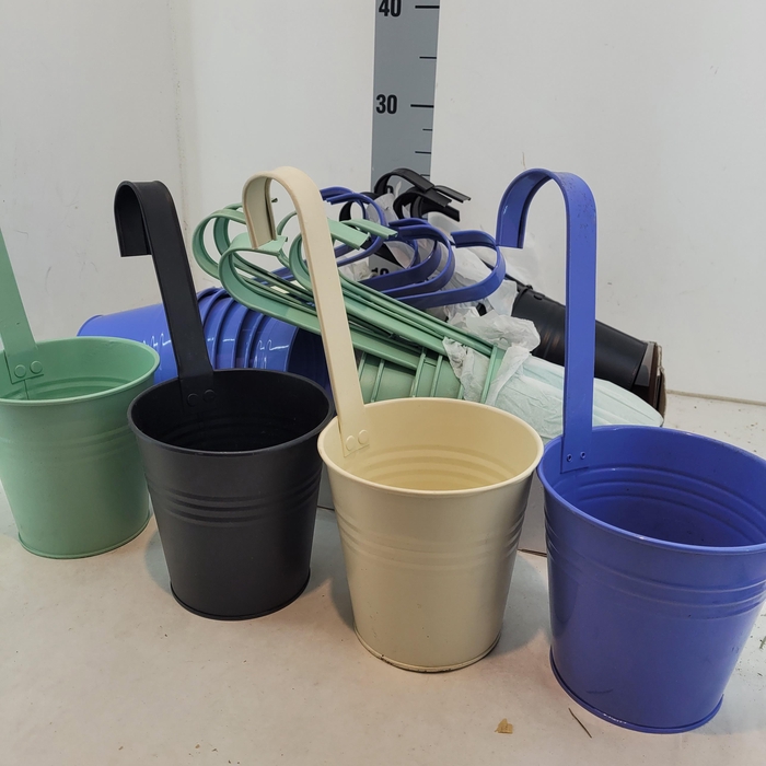 <h4>HUIS EN TUINDECO OV</h4>