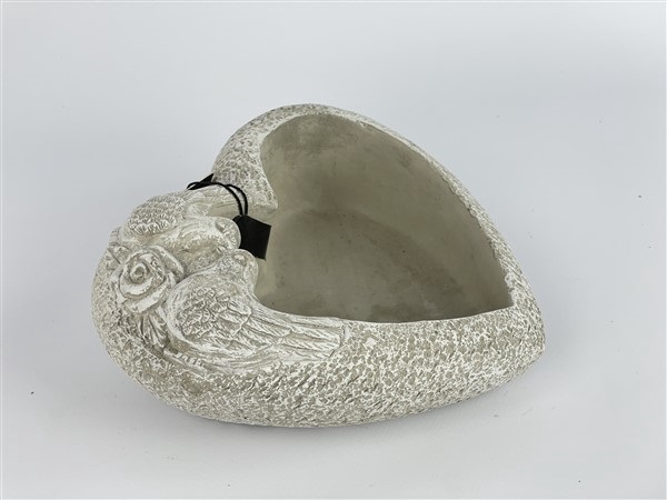 CEMENT HEART WITH BIRDS  20*20*H8,5