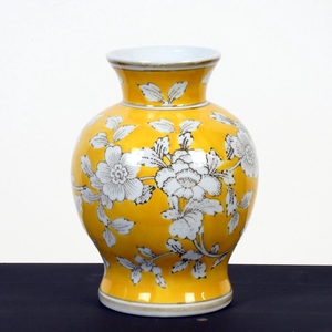 Porcelain vase H22cm yellow