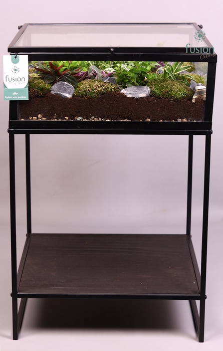 <h4>Metaal tafel met Groenen planten arrangement</h4>